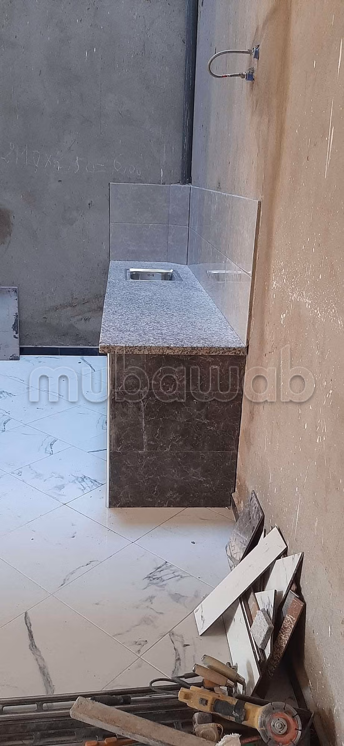 Maison à la vente à Aït Iaaza. 
5 belles chambres. 
Double vitrage et porte blindée