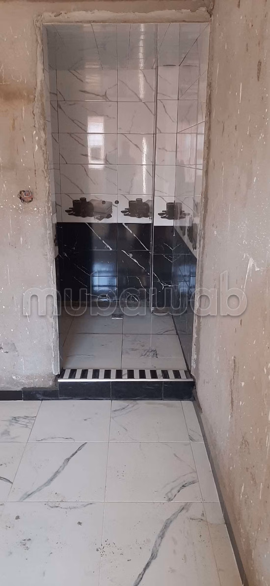 Maison à la vente à Aït Iaaza. 
5 belles chambres. 
Double vitrage et porte blindée