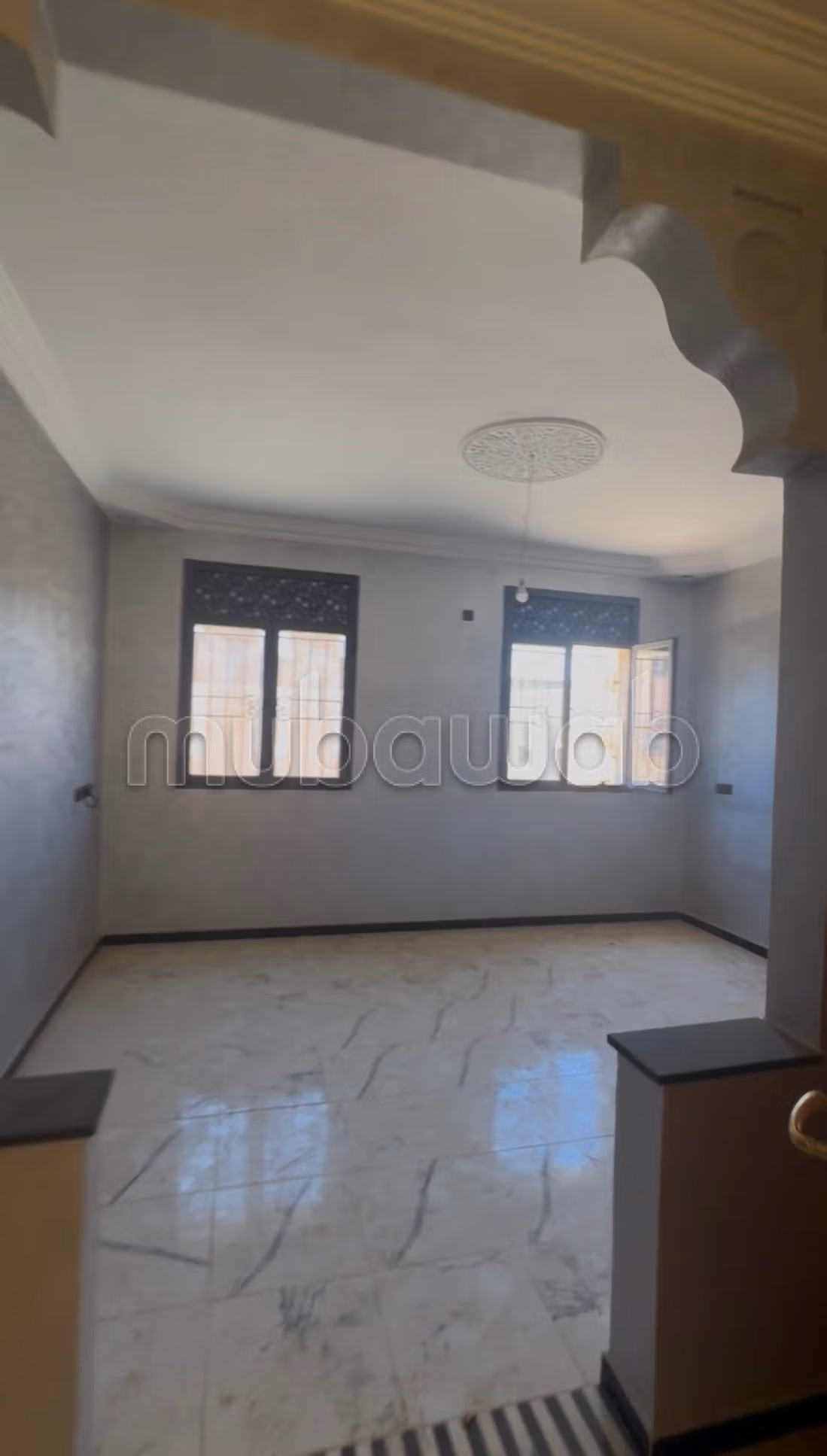 Maison à la vente à Aït Iaaza. 
5 belles chambres. 
Double vitrage et porte blindée