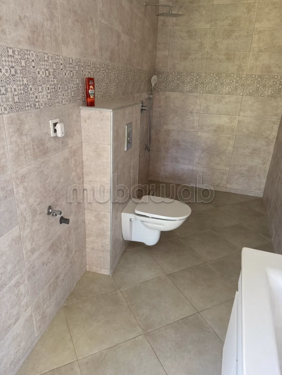 Appartement à vendre à Riad Salam. 3 grandes pièces. Bien meublé