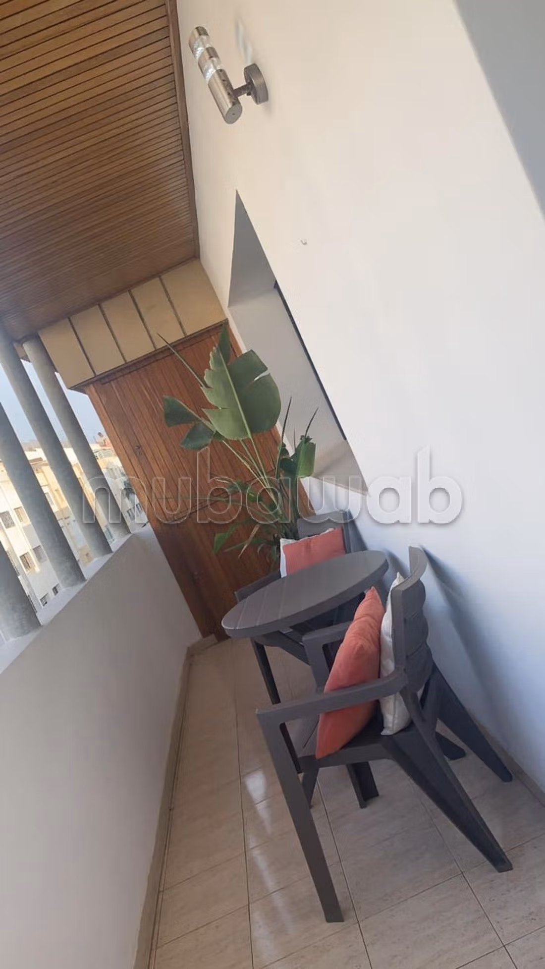Louez cet appartement à Agdal.
4 grandes pièces.
Bien meublé — 2