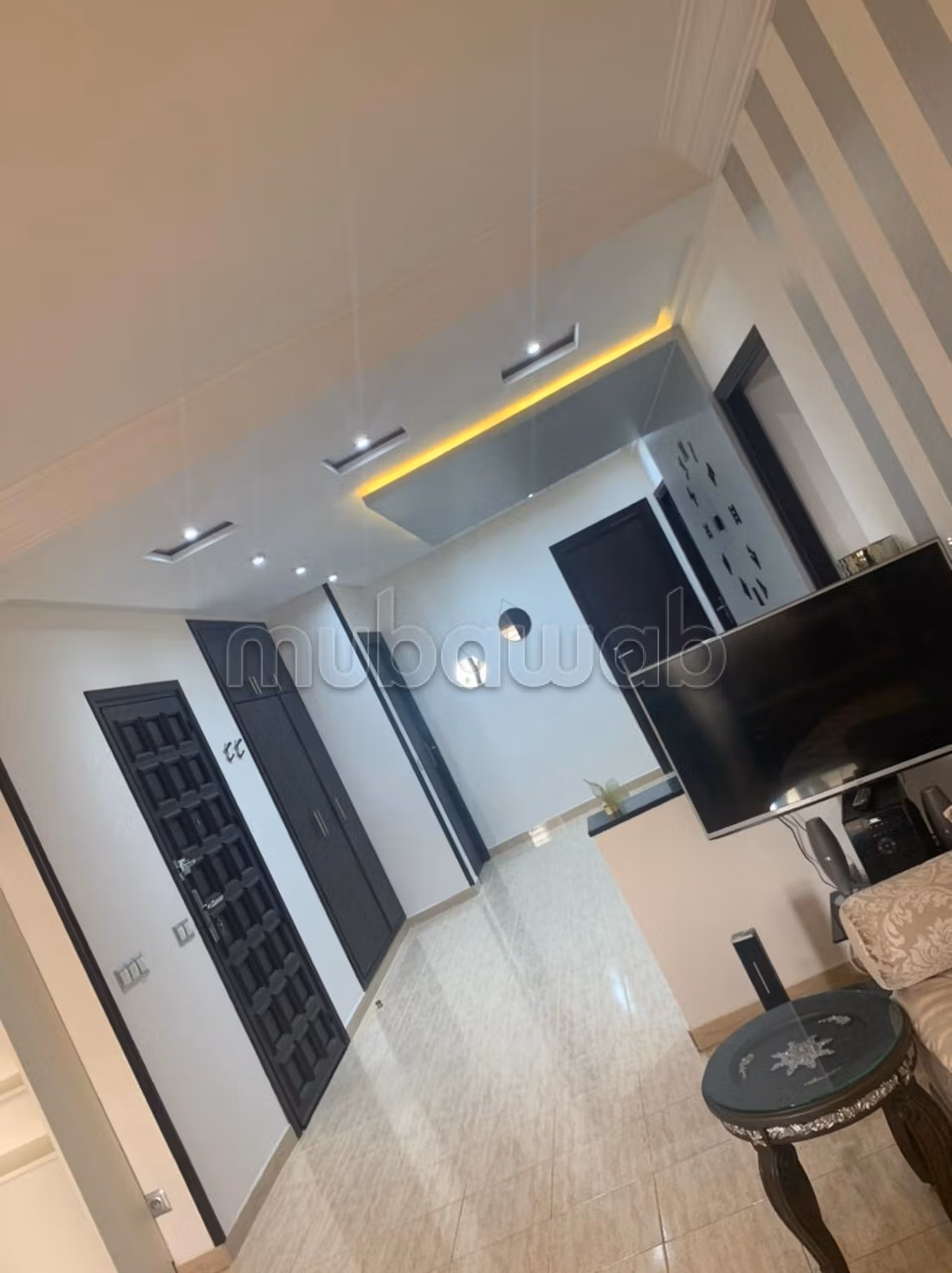 Louez cet appartement à Agdal.
4 grandes pièces.
Bien meublé — 3