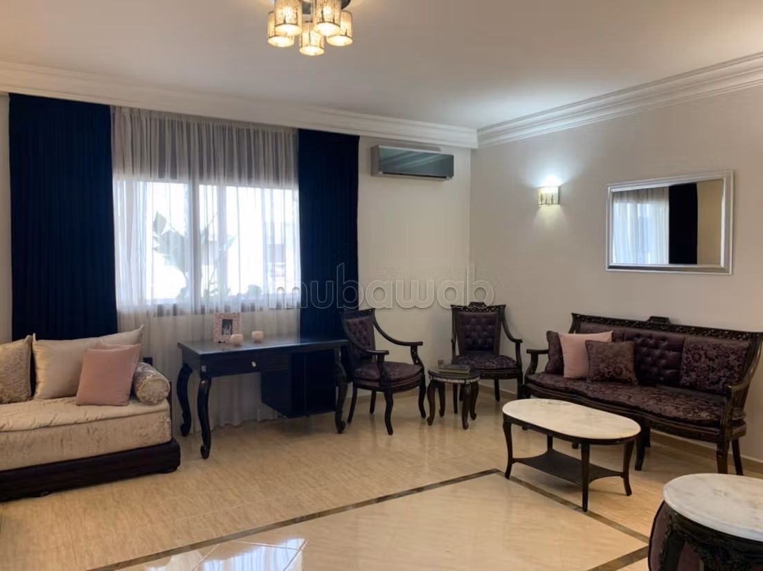 Louez cet appartement à Agdal.
4 grandes pièces.
Bien meublé — 4