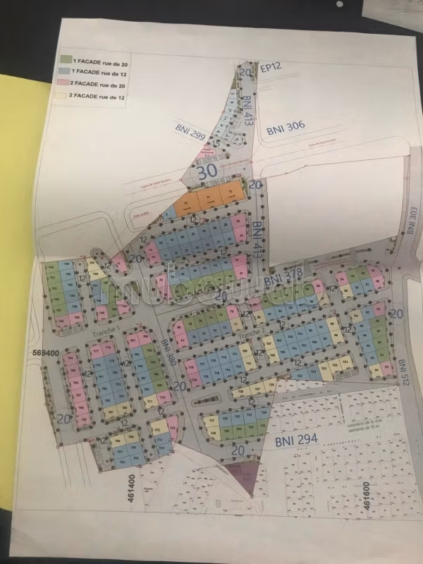 Local commercial en vente à Médina. Surface totale 115 m²