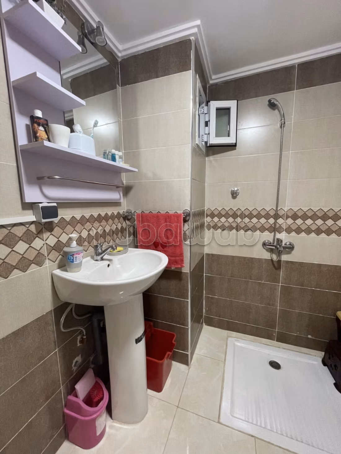 Appartement à louer à Hamria près de la préfecture de Meknès, d'une superficie de 217 mètres carrés