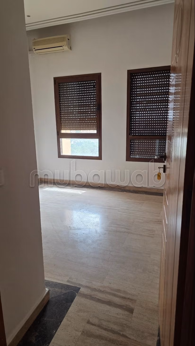 Appartement à louer à Hamria près de la préfecture de Meknès, d'une superficie de 217 mètres carrés