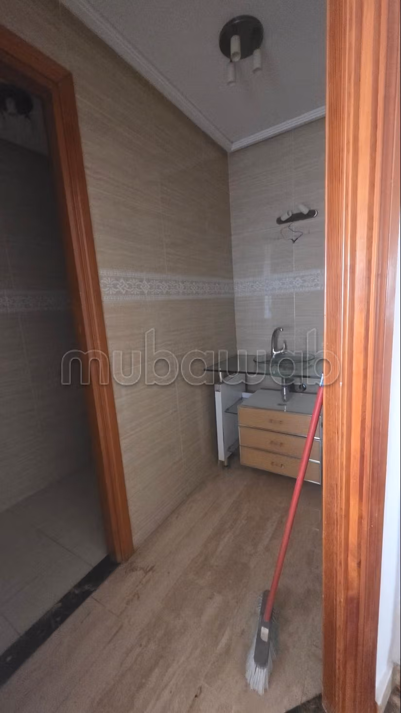 Appartement à louer à Hamria près de la préfecture de Meknès, d'une superficie de 217 mètres carrés