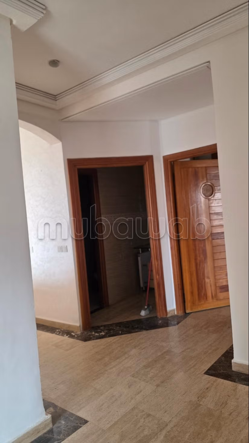 Appartement à louer à Hamria près de la préfecture de Meknès, d'une superficie de 217 mètres carrés