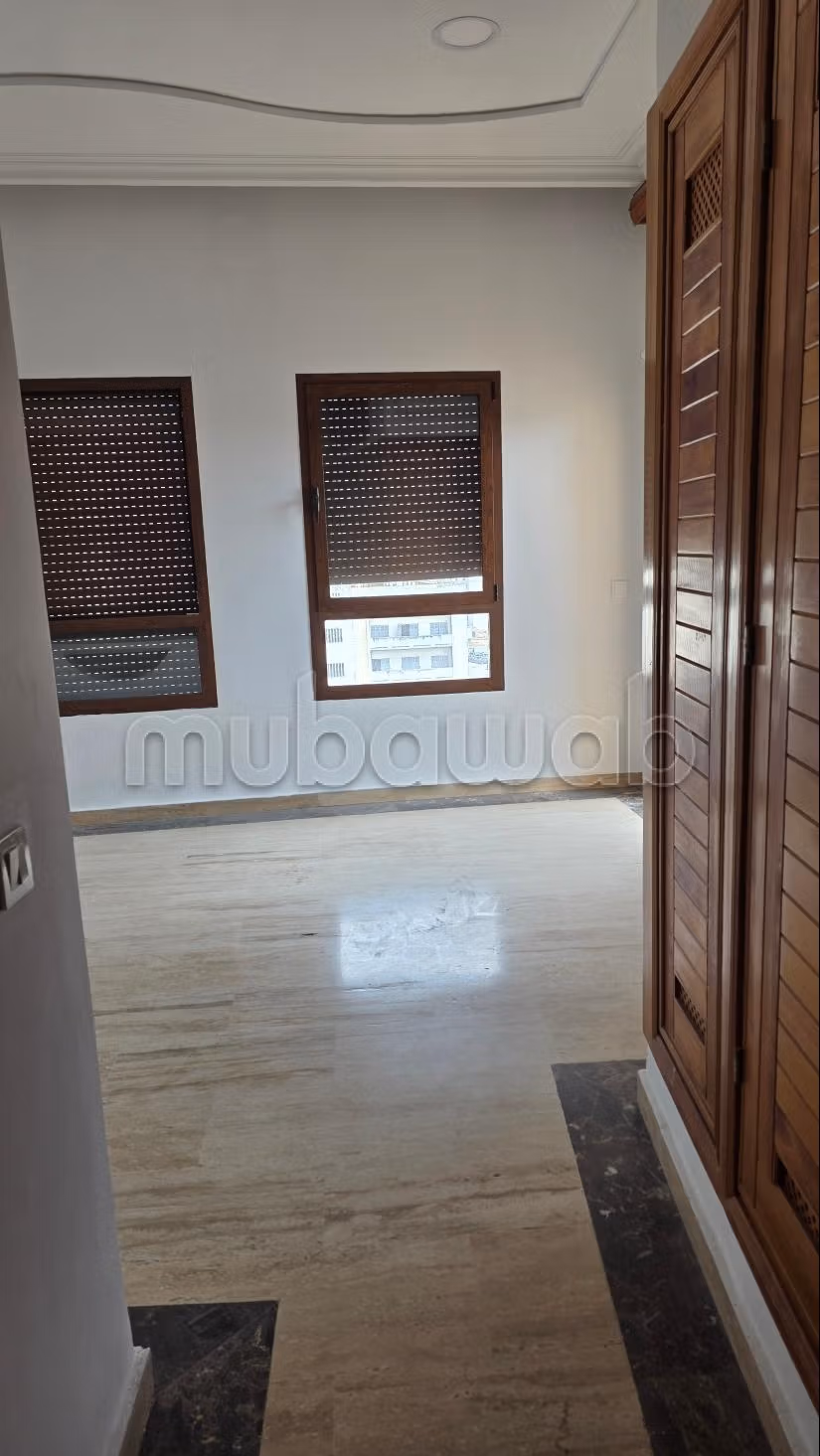 Appartement à louer à Hamria près de la préfecture de Meknès, d'une superficie de 217 mètres carrés