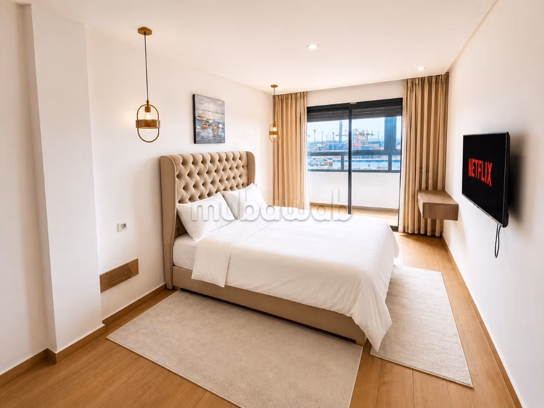 Studio a rocce nere con vista mare