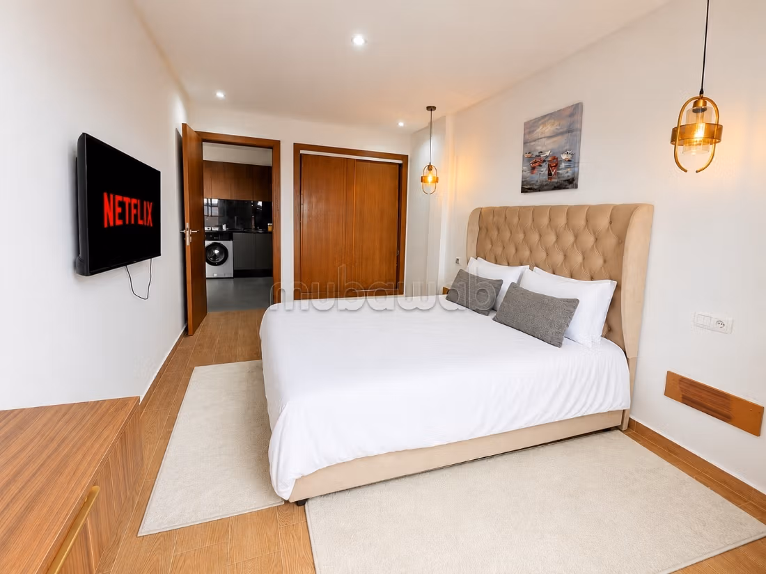 Studio a rocce nere con vista mare