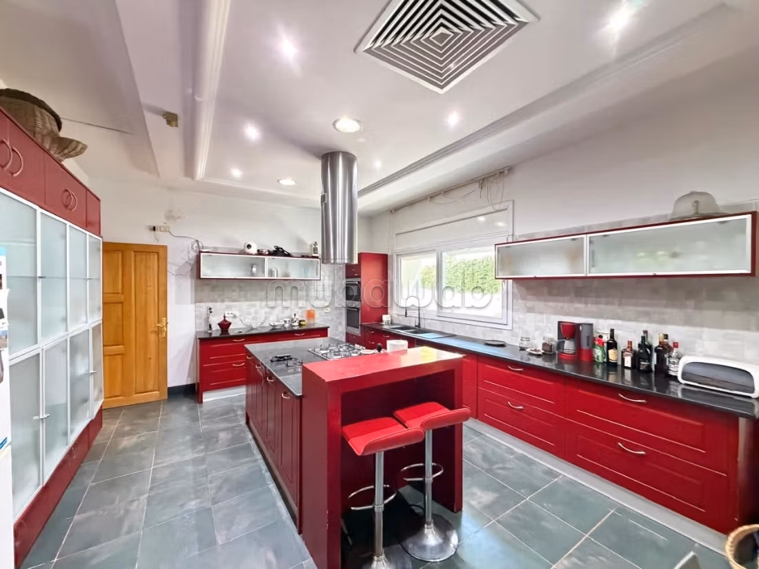A louer villa moderne meublée avec piscine à El Menzah 1