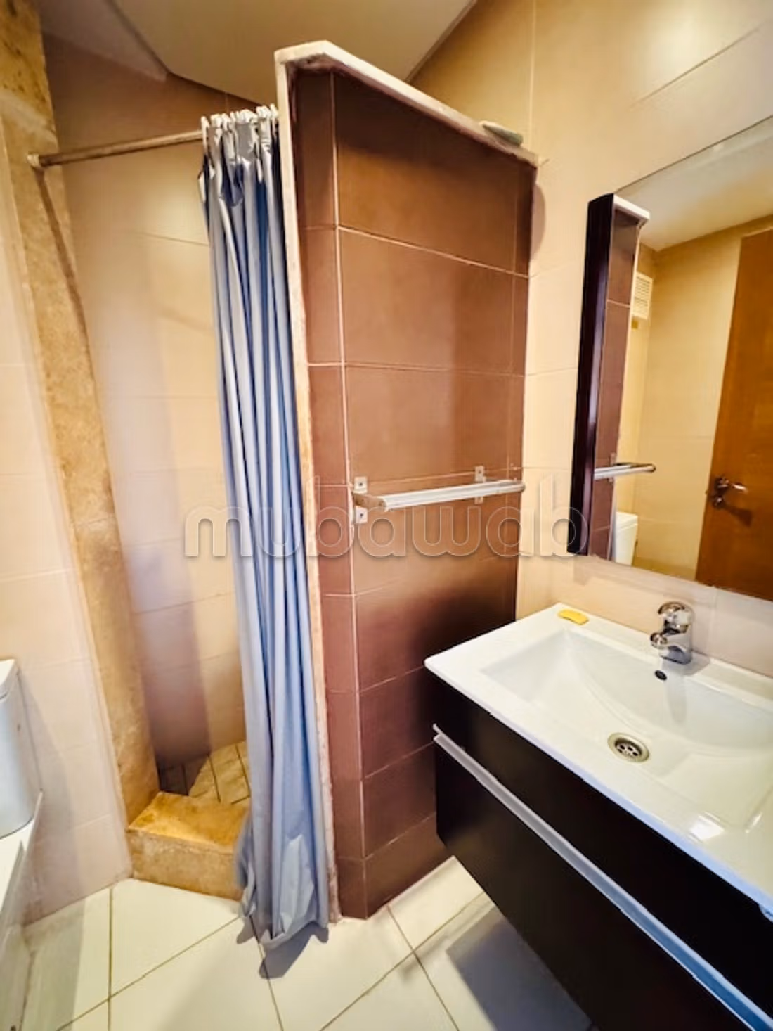 Vente d'un bel appartement à Racine. 
2 chambres agréables. 
Cheminée et concierge