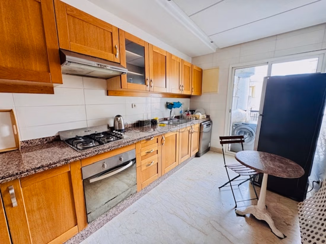 Vente d'un bel appartement à Racine. 
2 chambres agréables. 
Cheminée et concierge