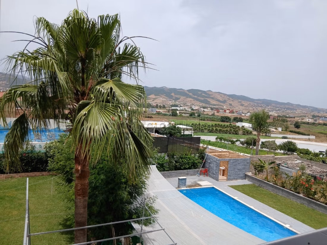 Location d'une villa de luxe à Amessic. Surface totale de 2000 m². Meublé