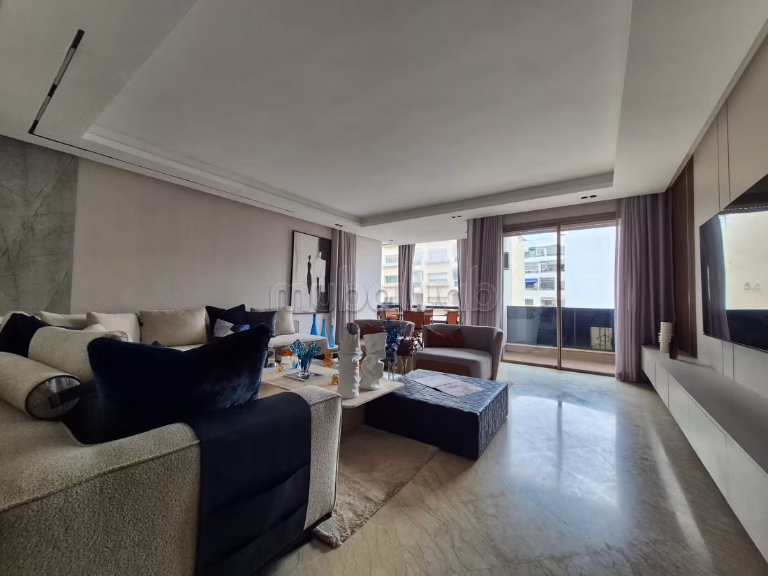 À VENDRE – Appartement Luxueux Triangle d’Or — 2