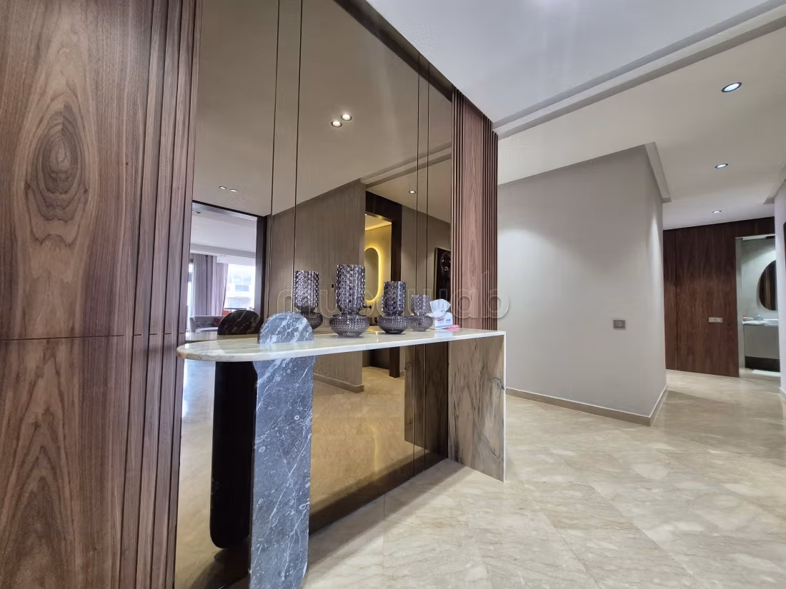 À VENDRE – Appartement Luxueux Triangle d’Or — 6