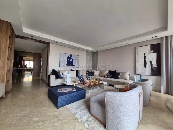 À VENDRE – Appartement Luxueux Triangle d’Or