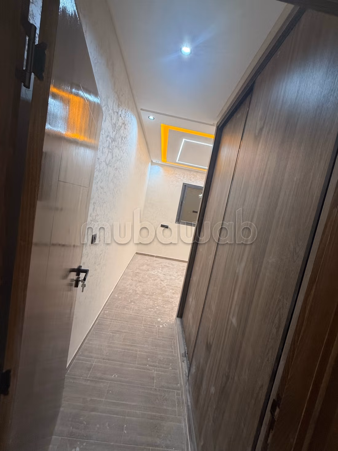 Vend appartement à Marjane. 
3 chambres agréables. 
Fenêtres avec double vitrage et porte blindée