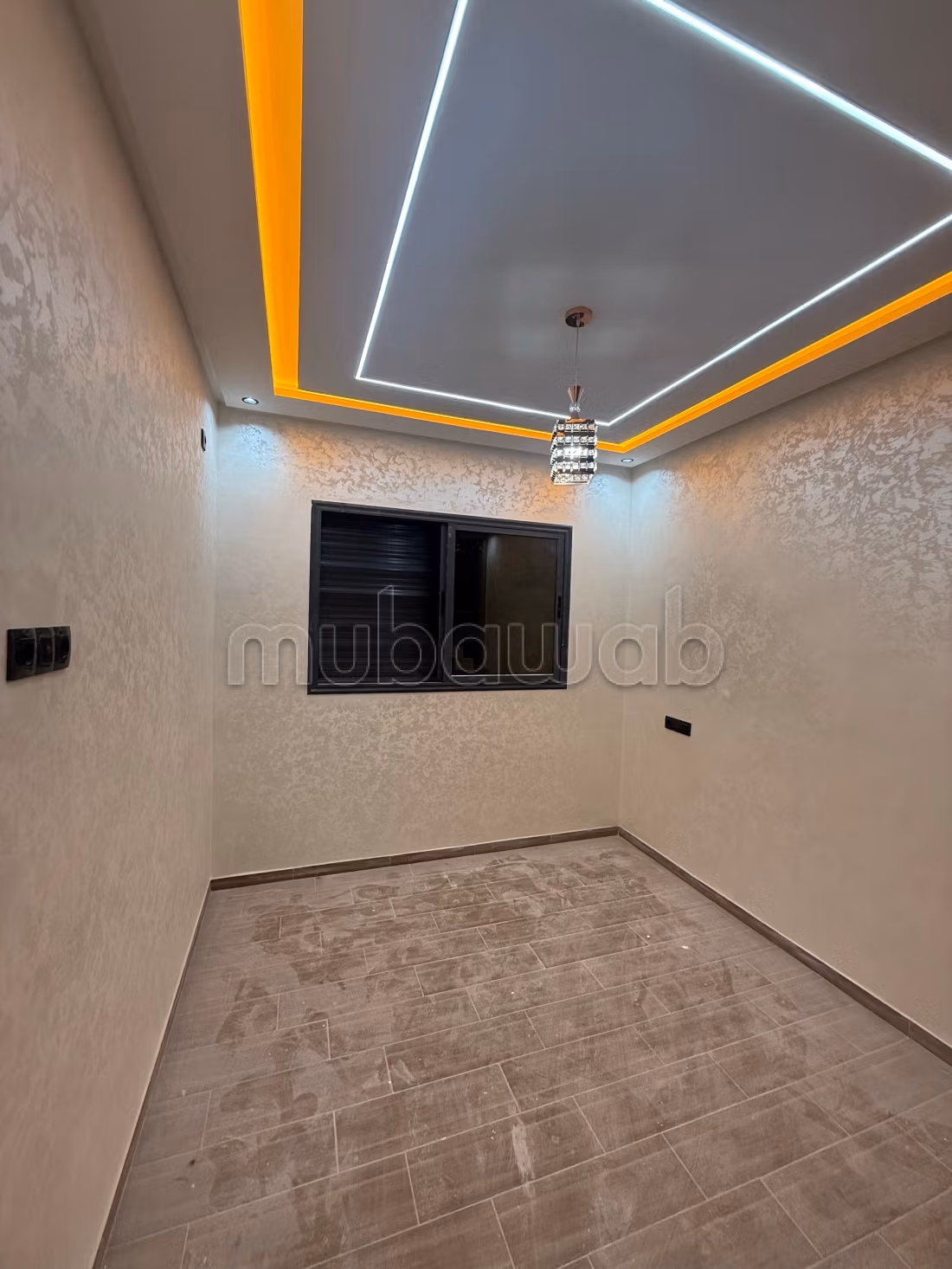 Vend appartement à Marjane. 
3 chambres agréables. 
Fenêtres avec double vitrage et porte blindée
