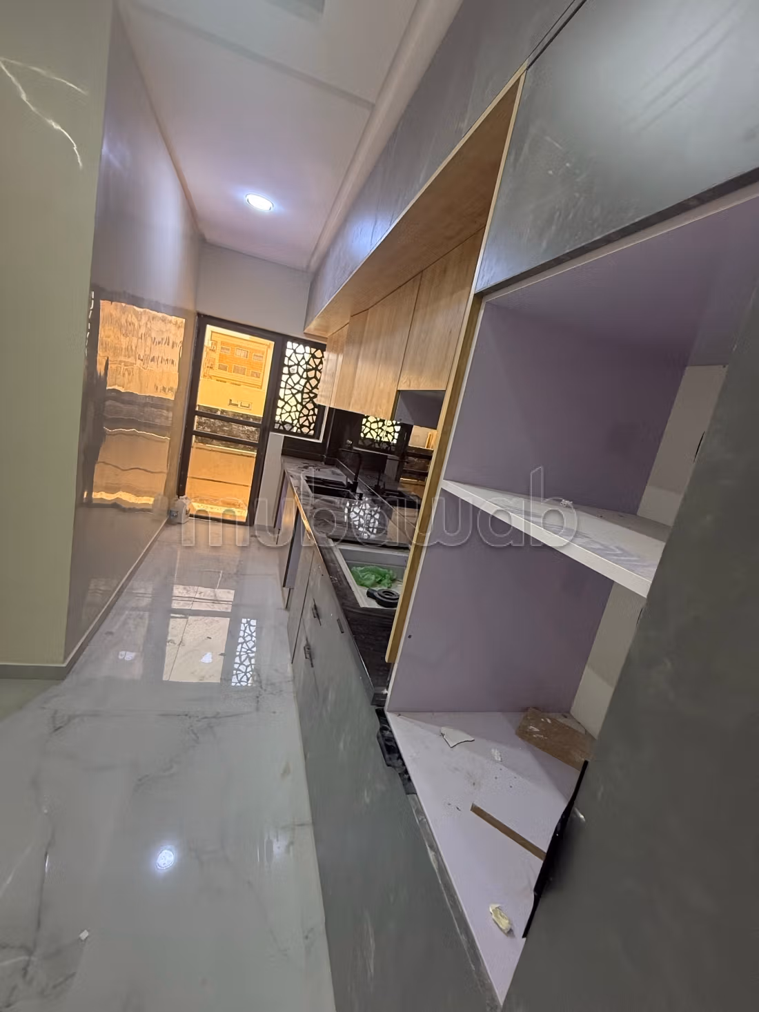 Vend appartement à Marjane. 
3 chambres agréables. 
Fenêtres avec double vitrage et porte blindée