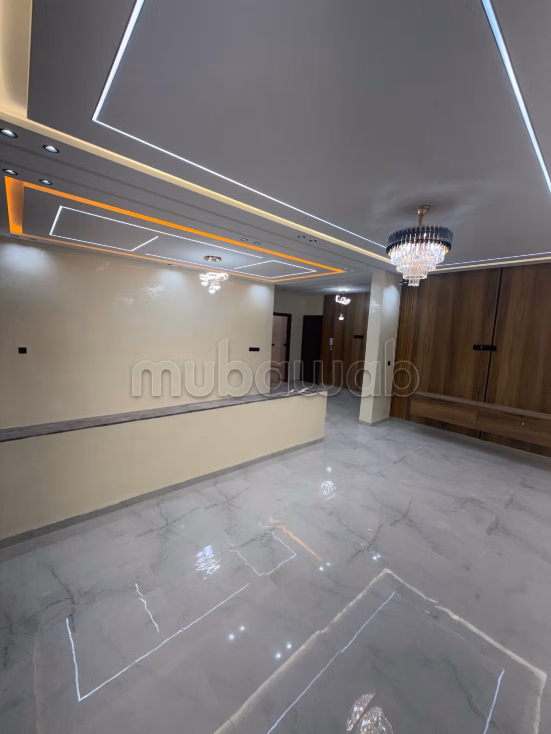 Vend appartement à Marjane. 
3 chambres agréables. 
Fenêtres avec double vitrage et porte blindée