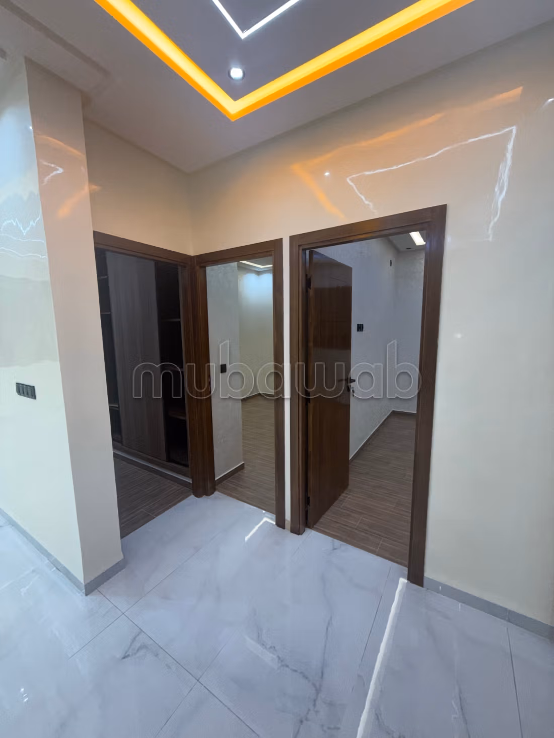 Vend appartement à Marjane. 
3 chambres agréables. 
Fenêtres avec double vitrage et porte blindée