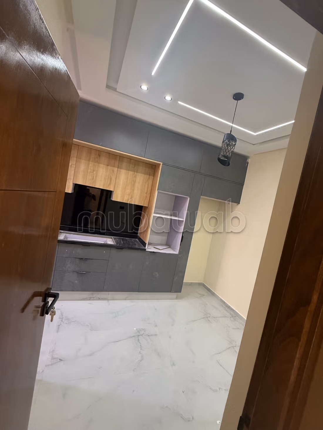 Vend appartement à Marjane. 
3 chambres agréables. 
Fenêtres avec double vitrage et porte blindée