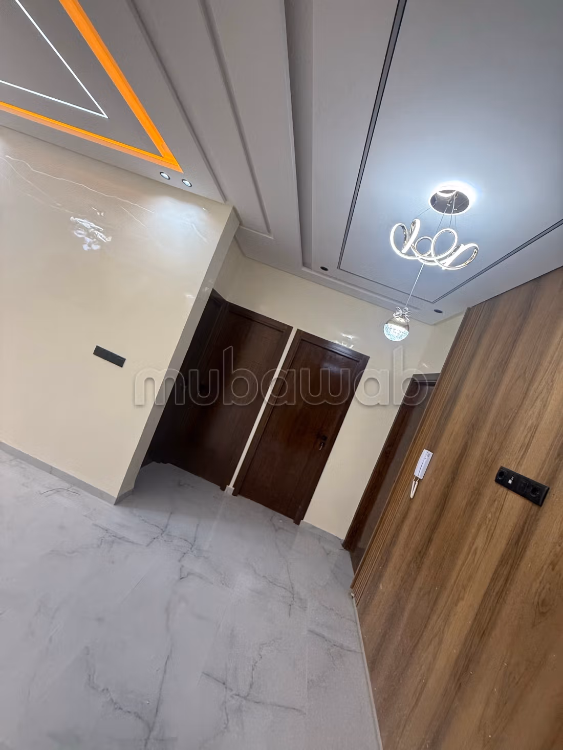 Vend appartement à Marjane. 
3 chambres agréables. 
Fenêtres avec double vitrage et porte blindée