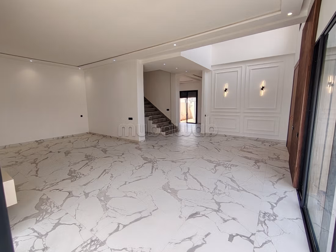 High standing villa for sale on Route Amizmiz. 3 suites. Secure gate and centralized air conditioning