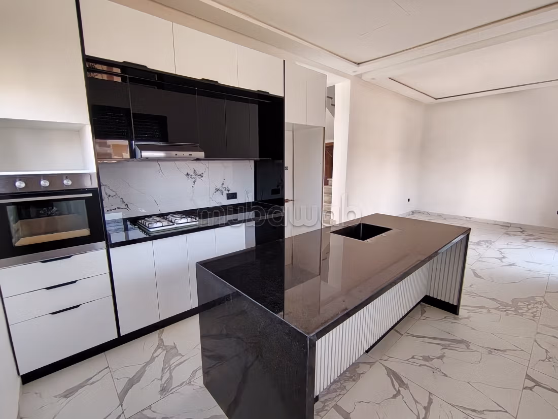 High standing villa for sale on Route Amizmiz. 3 suites. Secure gate and centralized air conditioning