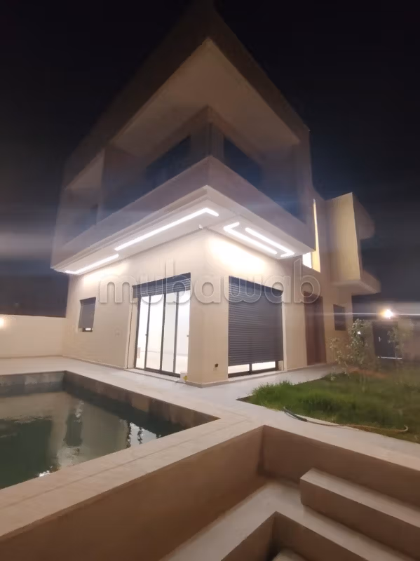 Villa de alto standing en venta en Route Amizmiz. 3 suites. Puerta segura y aire acondicionado central