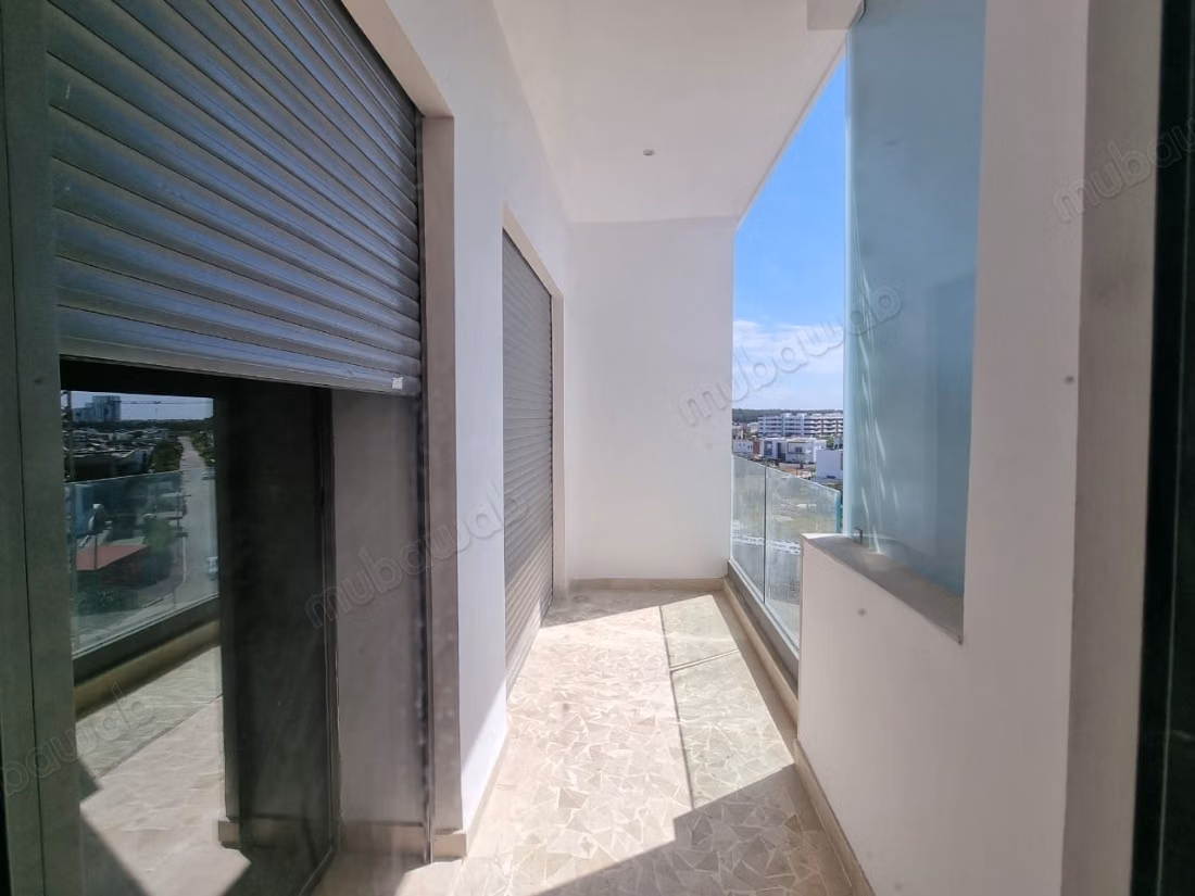 Appartement vide á louer à Hay riad