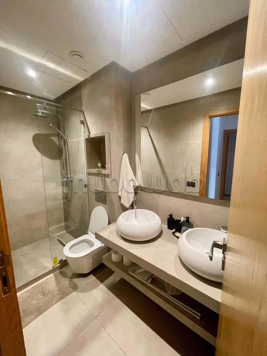 Bel appartement en location à Riviera. Surface totale 90 m². Bien meublé — 4