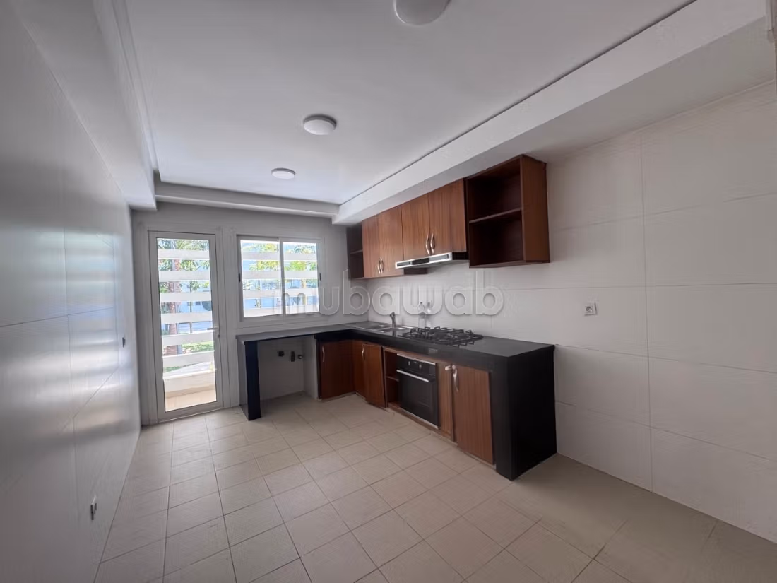Location d'un appartement à Riyad. 3 chambres agréables. 
Places de stationnement et terrasse — 2