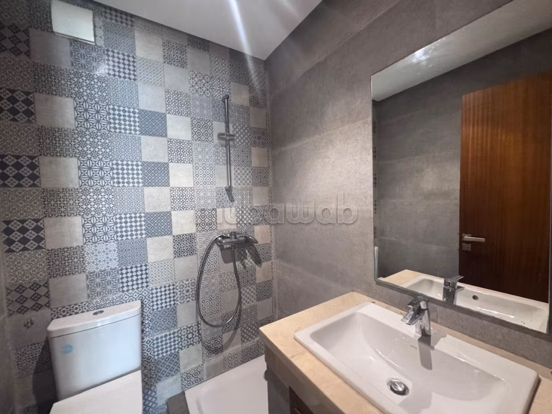 Location d'un appartement à Riyad. 3 chambres agréables. 
Places de stationnement et terrasse — 3