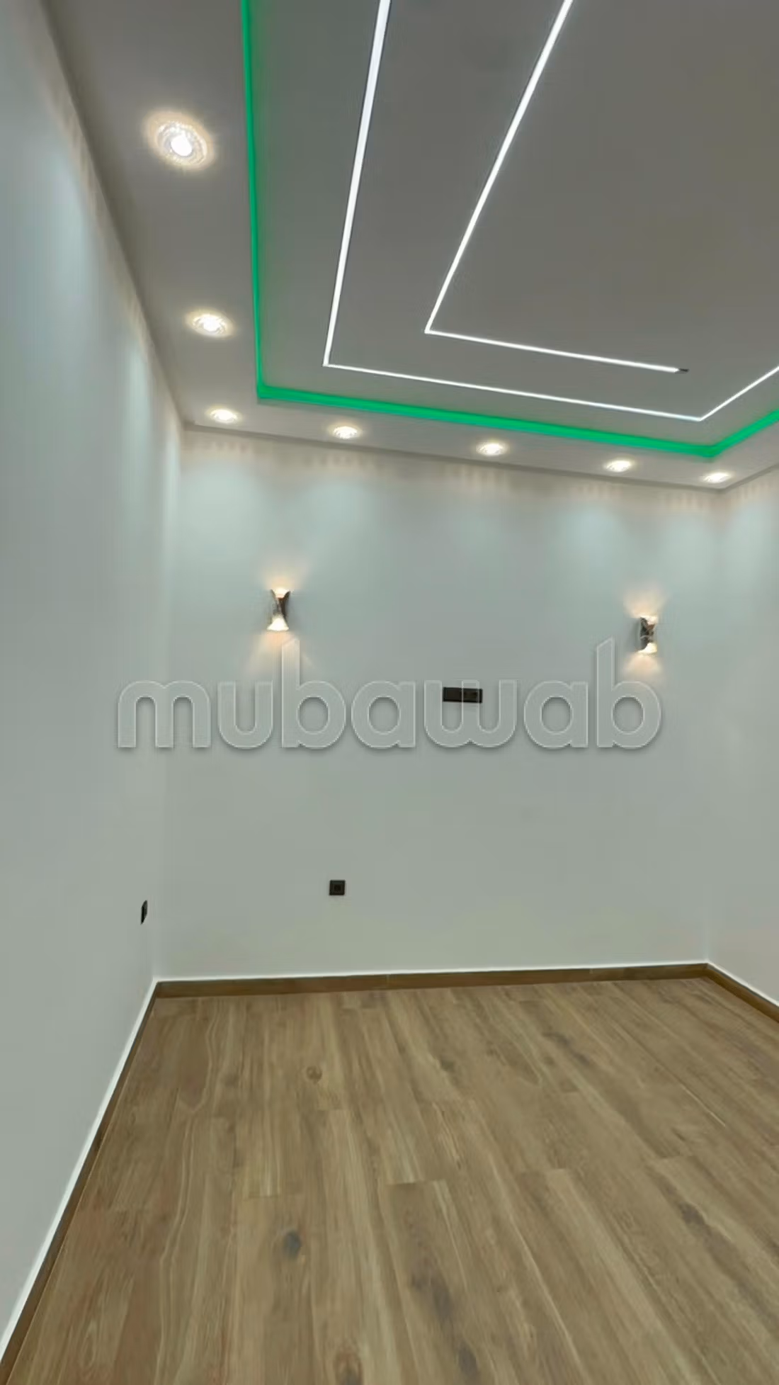 Maison magnifique à vendre à Al-Mahamid. 6 pièces excellentes. Cuisine bien équipée