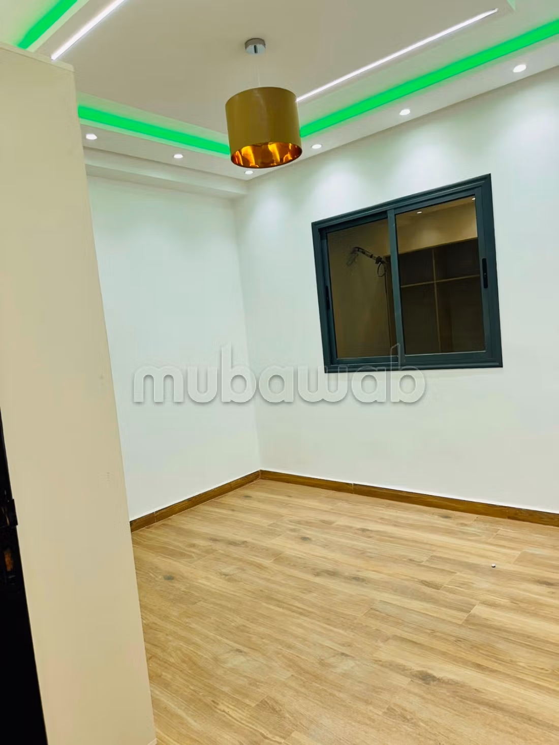Maison magnifique à vendre à Al-Mahamid. 6 pièces excellentes. Cuisine bien équipée