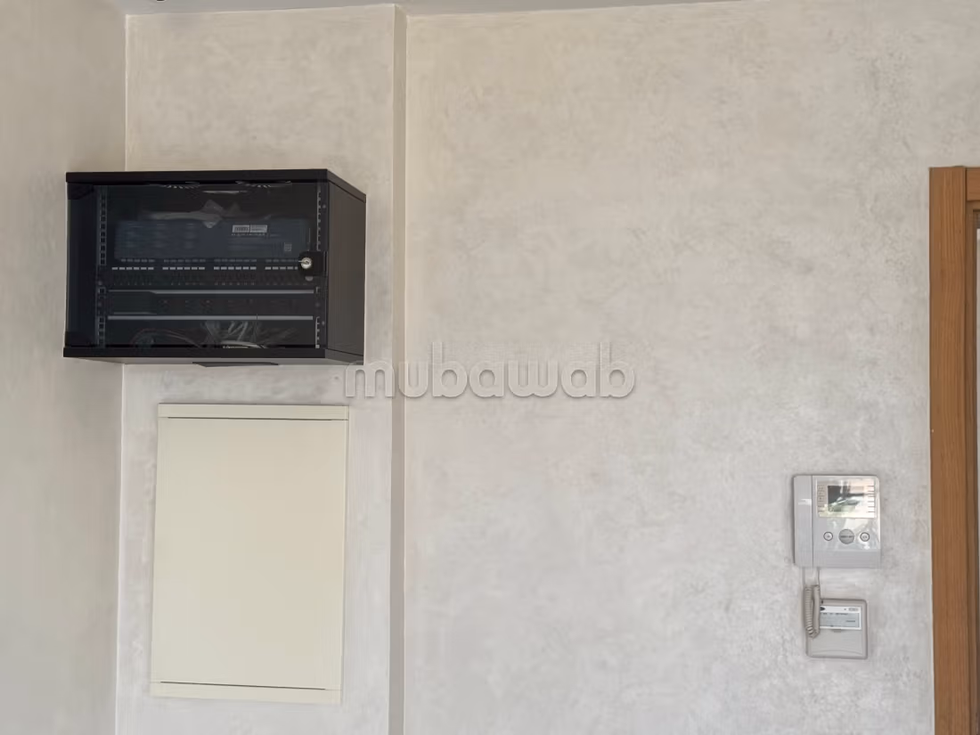 Bureaux premium louer à Ben Guerir. Surface totale 67 m². Chauffage central et porte blindée