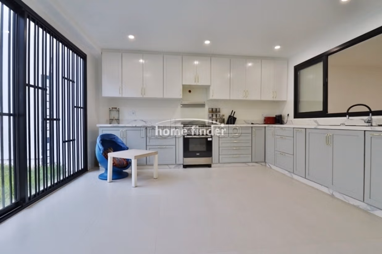 Villa semi meublée à louer sur Dar Bouazza 
220 m²