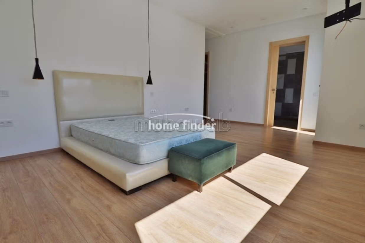 Villa semi meublée à louer sur Dar Bouazza 
220 m²