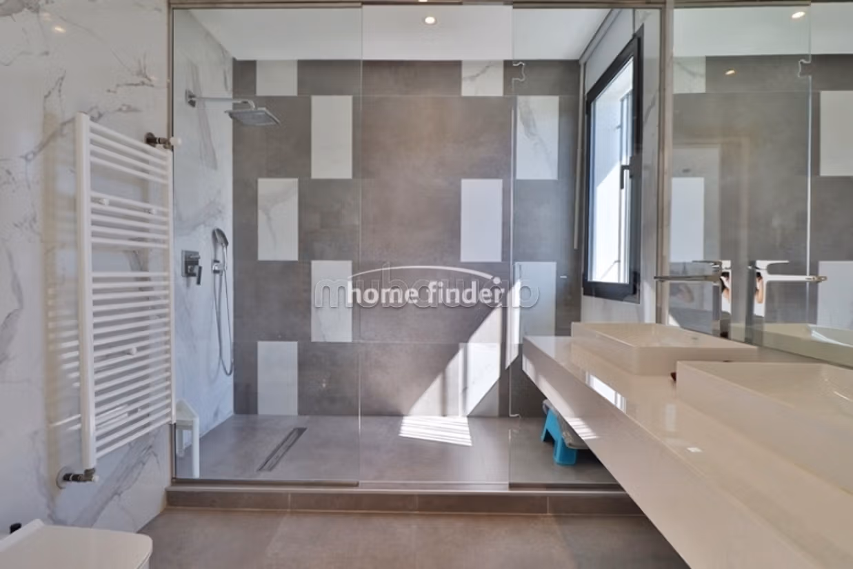 Villa semi meublée à louer sur Dar Bouazza 
220 m²