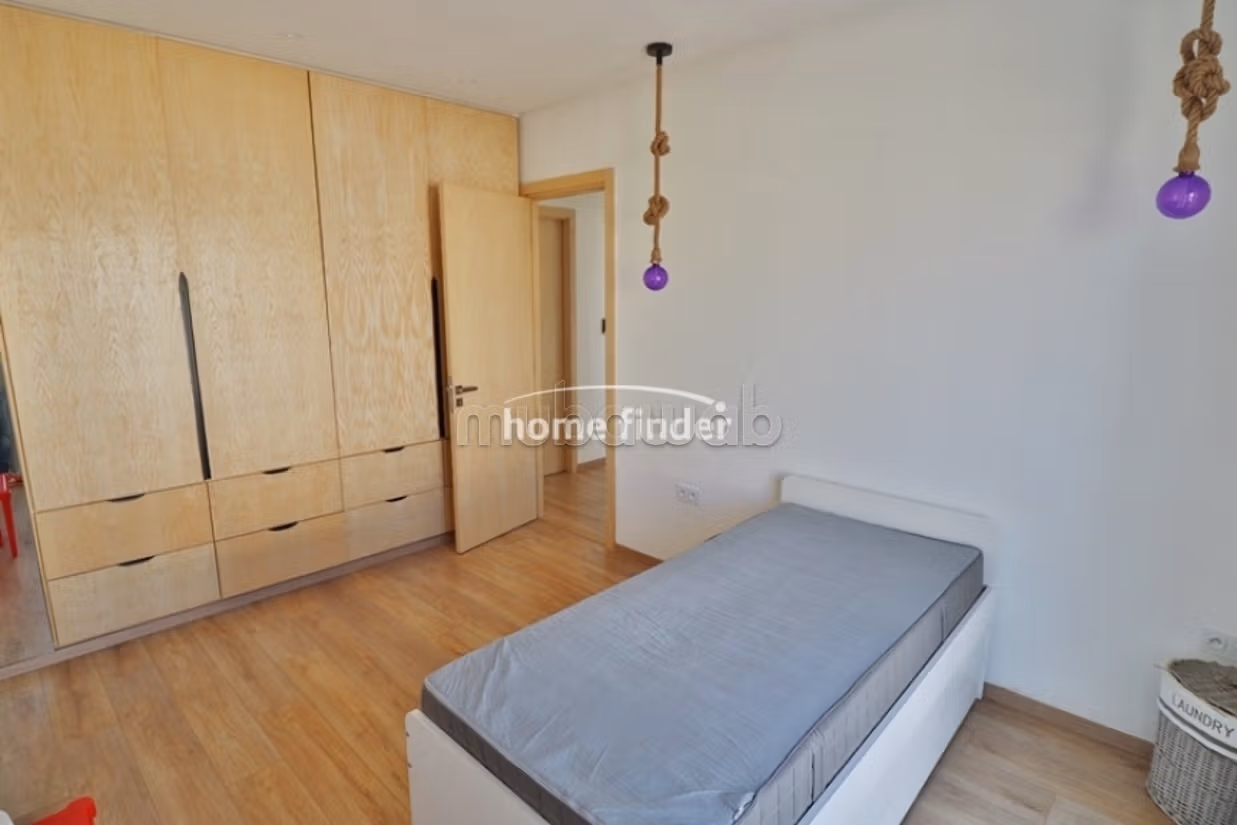 Villa semi meublée à louer sur Dar Bouazza 
220 m²