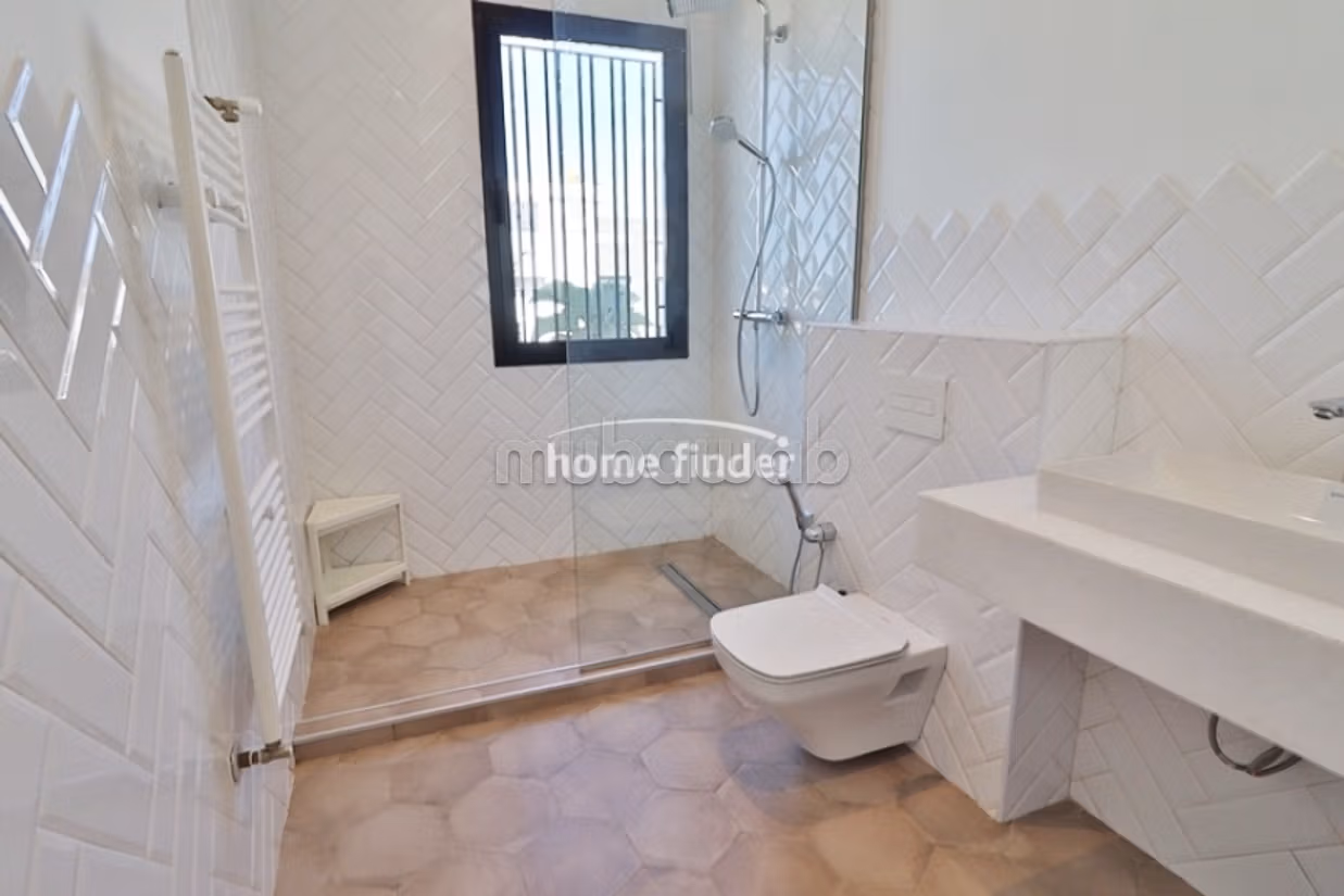 Villa semi meublée à louer sur Dar Bouazza 
220 m²