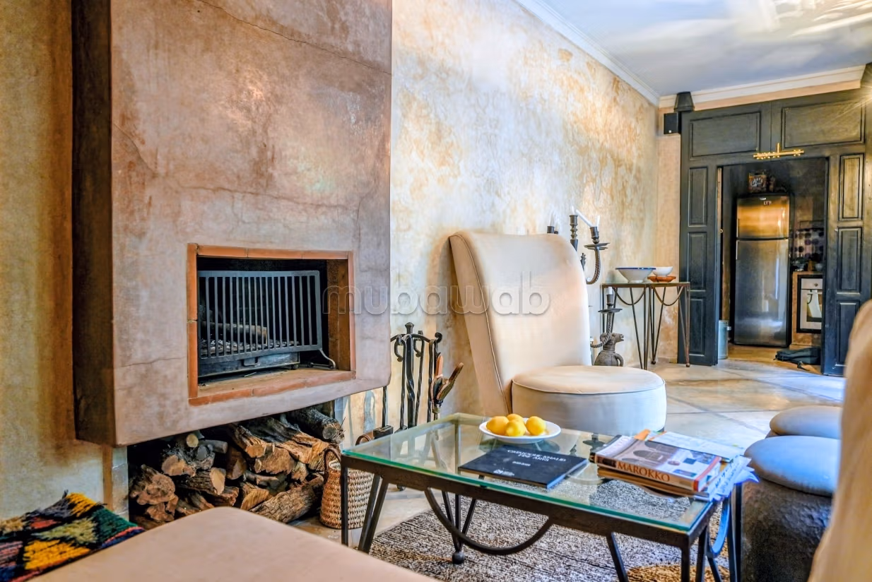 Titled 4 bedroom Riad Against Bahia Palace garden