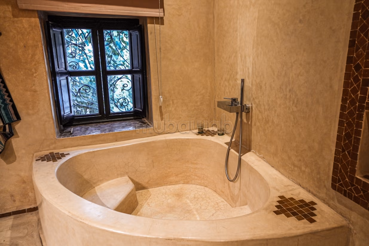 Titled 4 bedroom Riad Against Bahia Palace garden