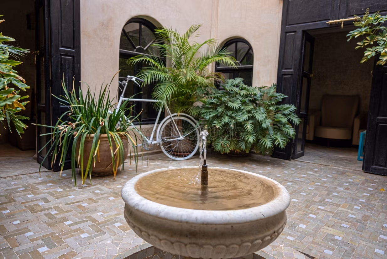 Titled 4 bedroom Riad Against Bahia Palace garden