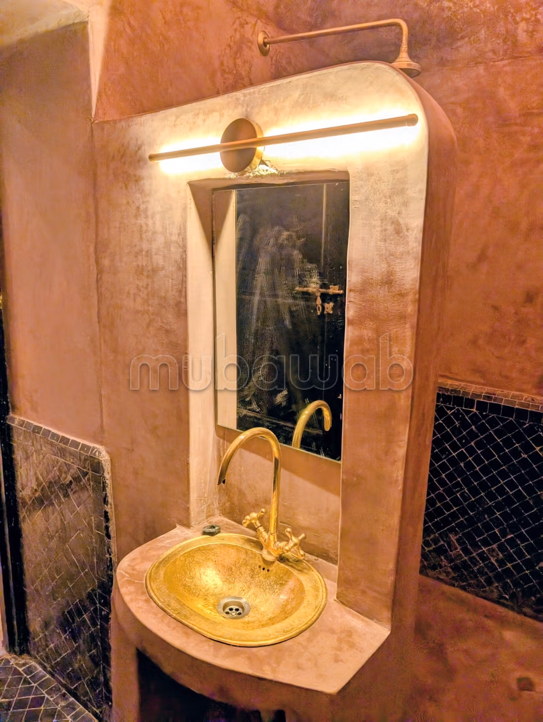 Titled 4 bedroom Riad Against Bahia Palace garden