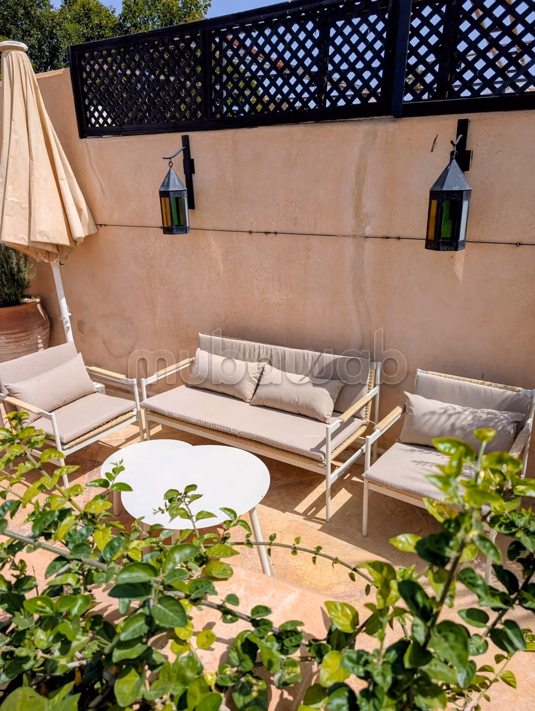 Titled 4 bedroom Riad Against Bahia Palace garden