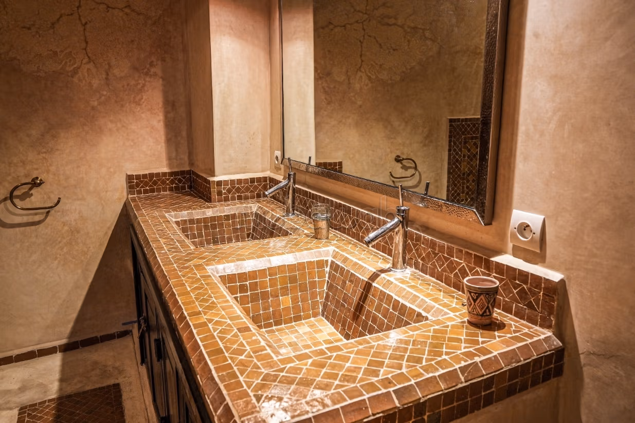 Titled 4 bedroom Riad Against Bahia Palace garden